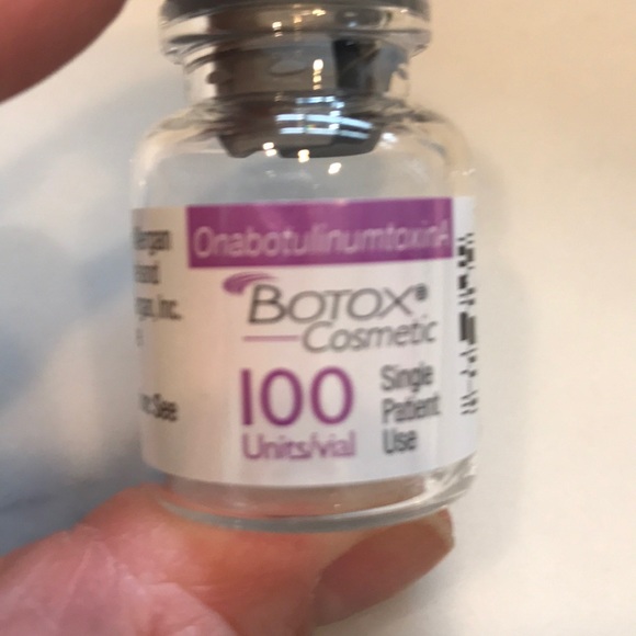 Meet your Posher, Stephanie - Picture 1 of 1